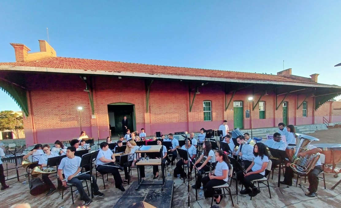 A Banda Juvenil da Escola Municipal de Música em Concerto!