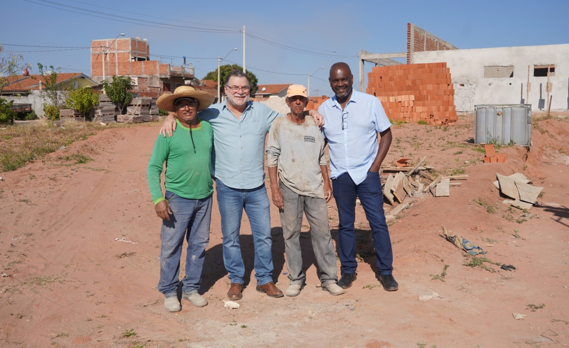 Prefeito Omar Nagib e Vice-prefeito Paulão Santos acompanham obras em andamento no município