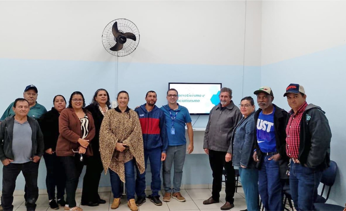 Palestra sobre Associativismo e Cooperativismo reúne produtores rurais em Santa Rosa
