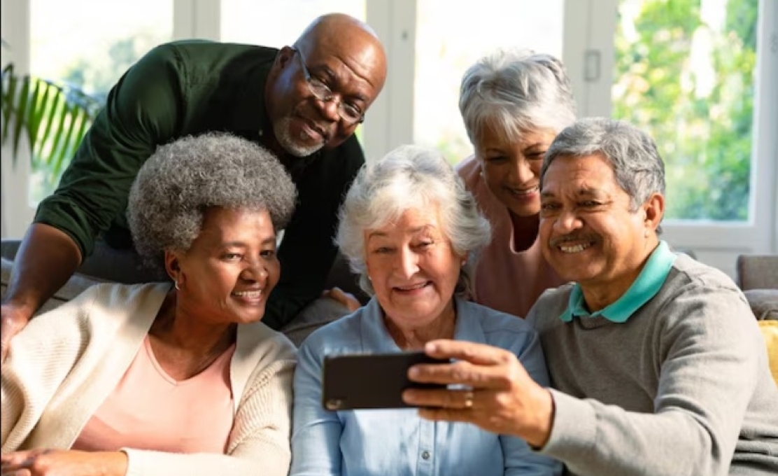 Consumidores 60+: Procon-SP divulga pesquisa e lança ação sobre atendimento preferencial para conscientizar fornecedores