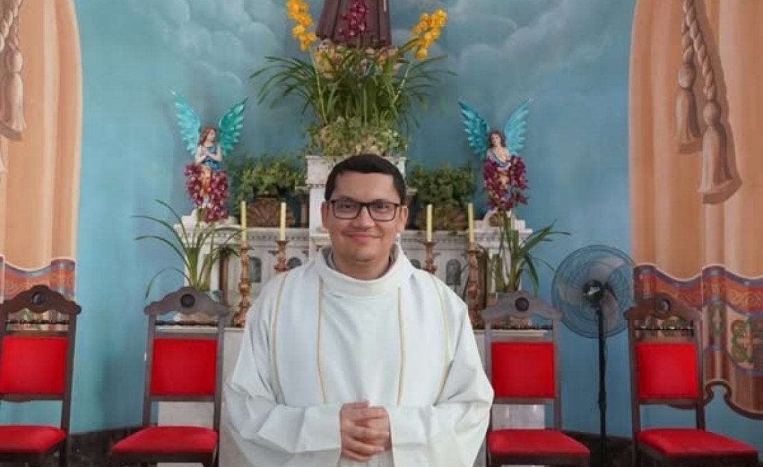 Paróquia de Santa Rosa de Viterbo recebe padre Hildeberto durante férias do cônego Pedro