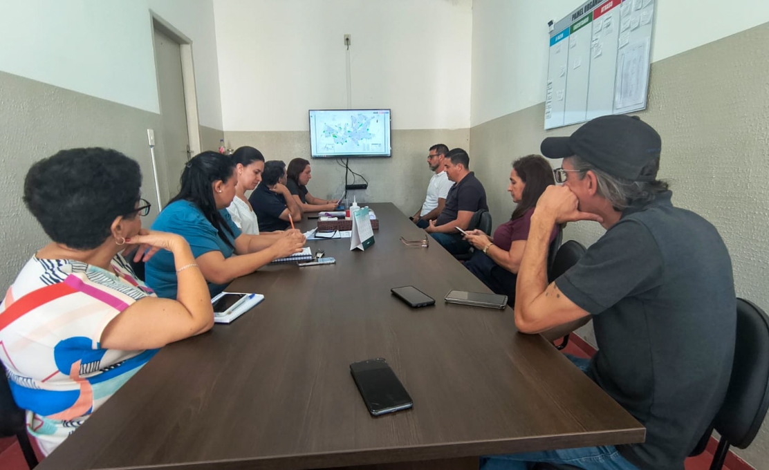 Sala de Situação da Dengue avalia cenário atual e discute medidas de combate ao Aedes aegypti no município