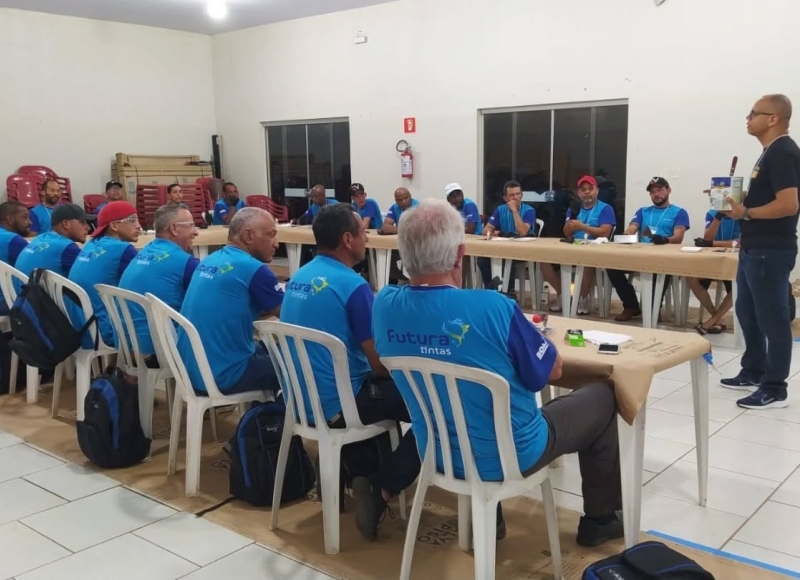 Curso gratuito capacita pintores em Santa Rosa de Viterbo