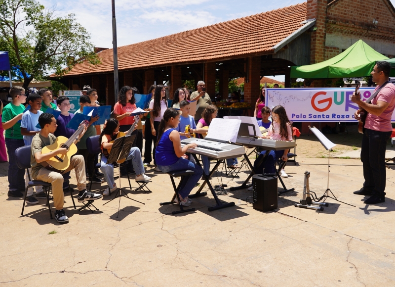 Guri em Festa: Coral dos alunos santa-rosenses encanta a Feira da Mogiana na comemoração dos 30 Anos