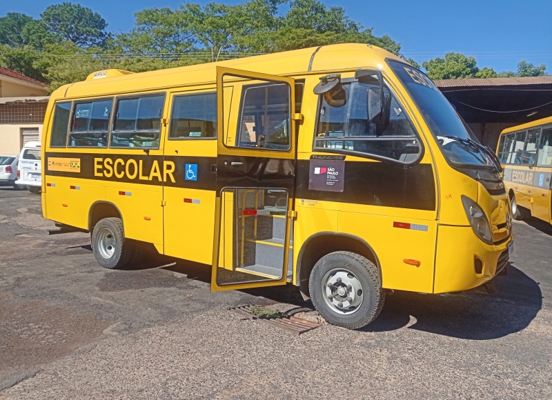 Prefeito Omar Nagib apresenta micro-ônibus que levará crianças para atendimento em Ribeirão Preto