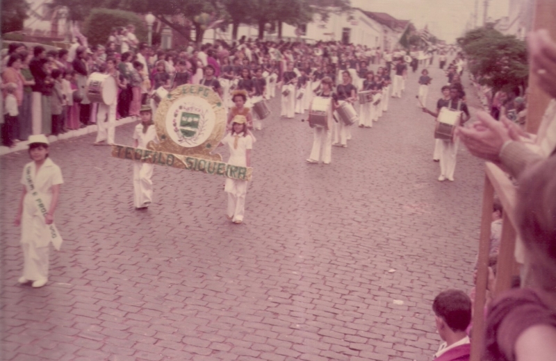 Desfile do Aniversário de 77 Anos de Santa Rosa de Viterbo