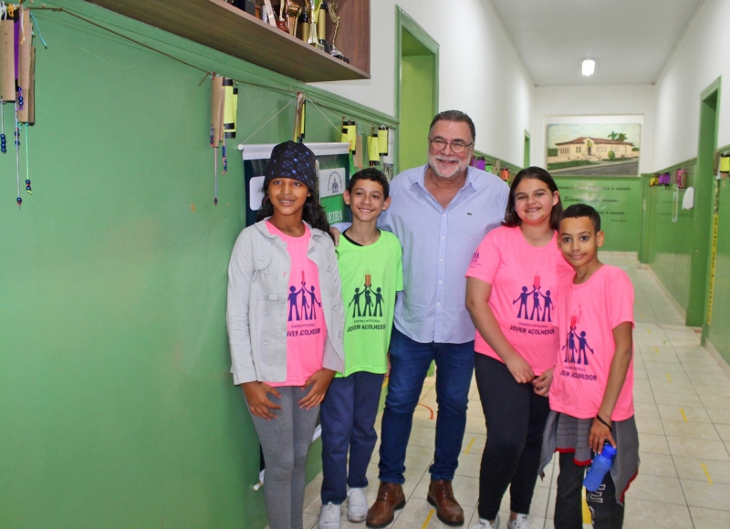 Estudantes da Escola Teófilo Siqueira recebem o Prefeito Omar Nagib e aprendem as atribuições do Poder Executivo