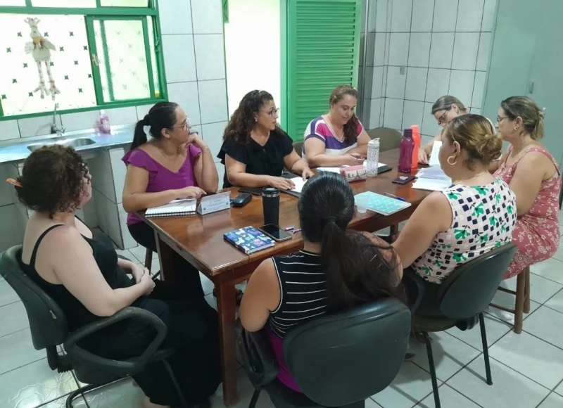 Especialistas da Equipe Multidisciplinar da Educação e o Setor de Programas Educacionais se reúnem para planejar o ano l