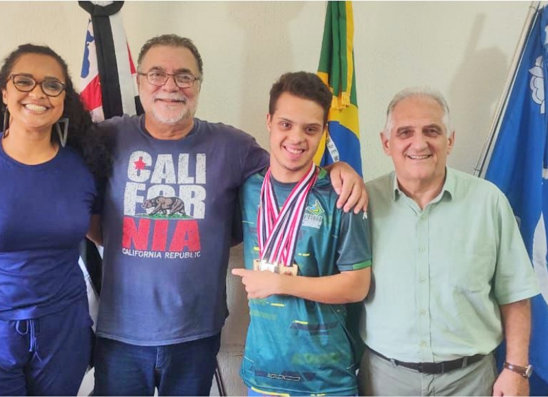 Prefeito Omar Nagib recebe paratleta Arthur Sepryano e sua mãe Fabiana