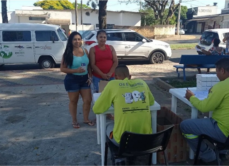 Troca de lâmpadas incandescentes e fluorescentes por lâmpadas de LED na Praça do Teto