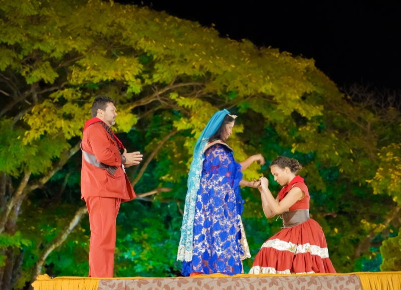 Noite de música e teatro na Praça Matriz