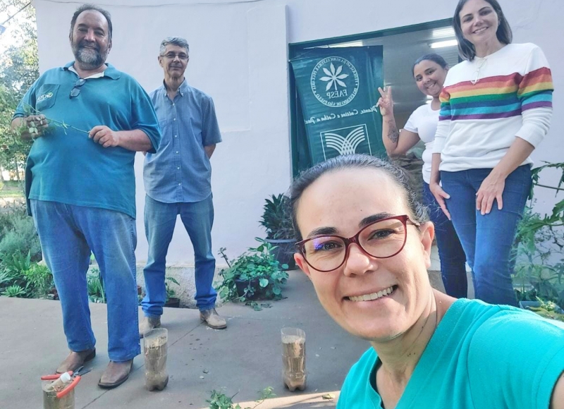 Em parceria com o Sindicato Rural e o SENAR, a Prefeitura realizou o curso Manejo e Trato Cultural de Rosas