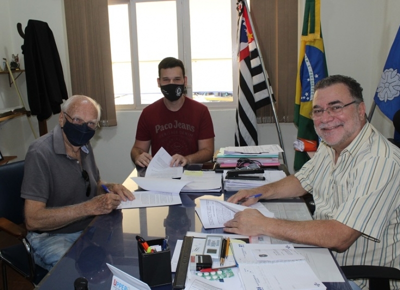 Prefeitura assina contrato com a ADETUR