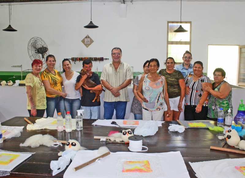  Prefeitura, SENAR e o Sindicato Rural Patronal promovem curso de feltragem artesanal com lã de carneiro