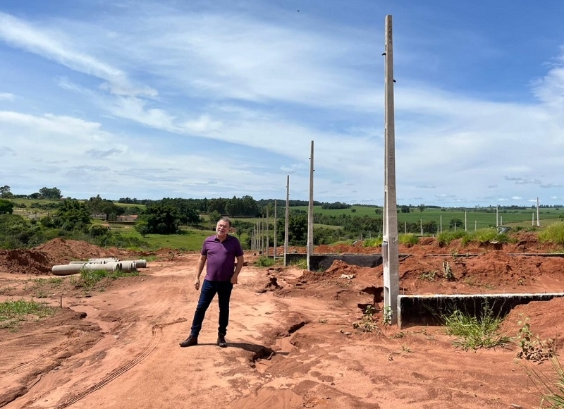 Prefeito vistoria obras das casas da CDHU