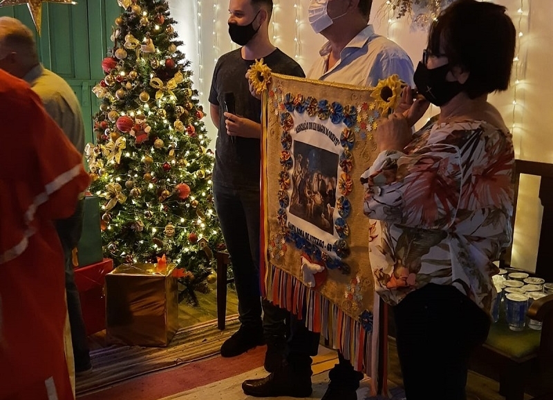 Às vésperas do Dia de Reis, companhia faz apresentação emocionante na Casinha do papai Noel