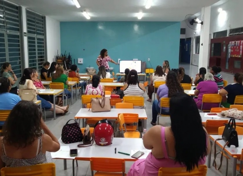 Grupo de estudos com profissionais do Maternal 1