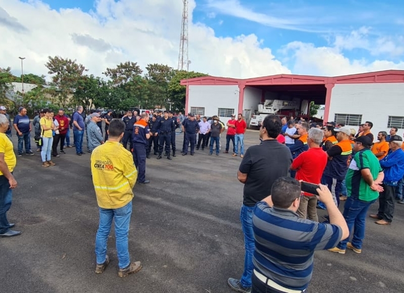 Funcionários da defesa civil e brigada de incêndio participam de treinamento em Franca