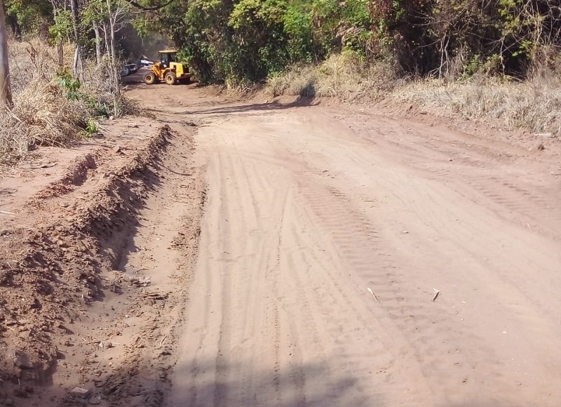 Prefeitura realiza melhorias em estrada rural