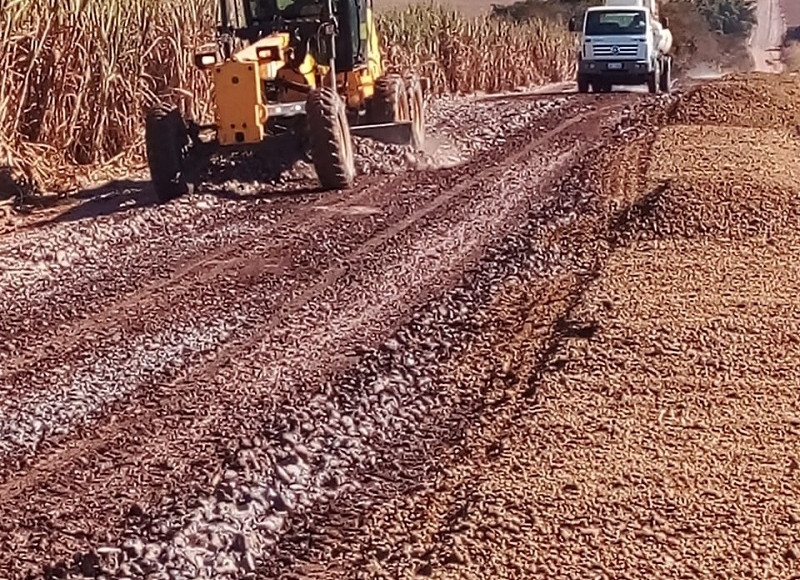 Prefeitura realiza obras de melhoria em estradas rurais