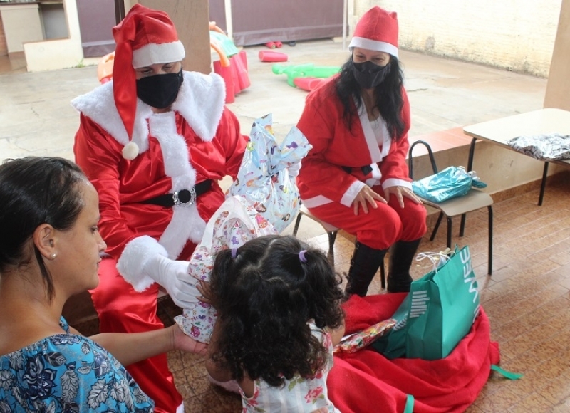 Fundo Social faz o Natal de crianças e adolescentes da Casa Abrigo mais feliz