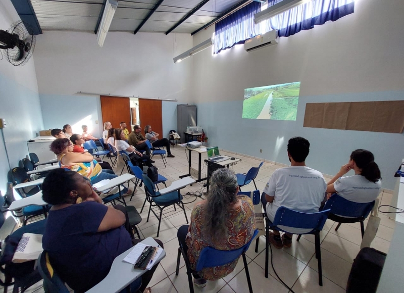 Oficina do Projeto “Descobrindo as Águas do Guarani” reúne várias pessoas em Santa Rosa de Viterbo