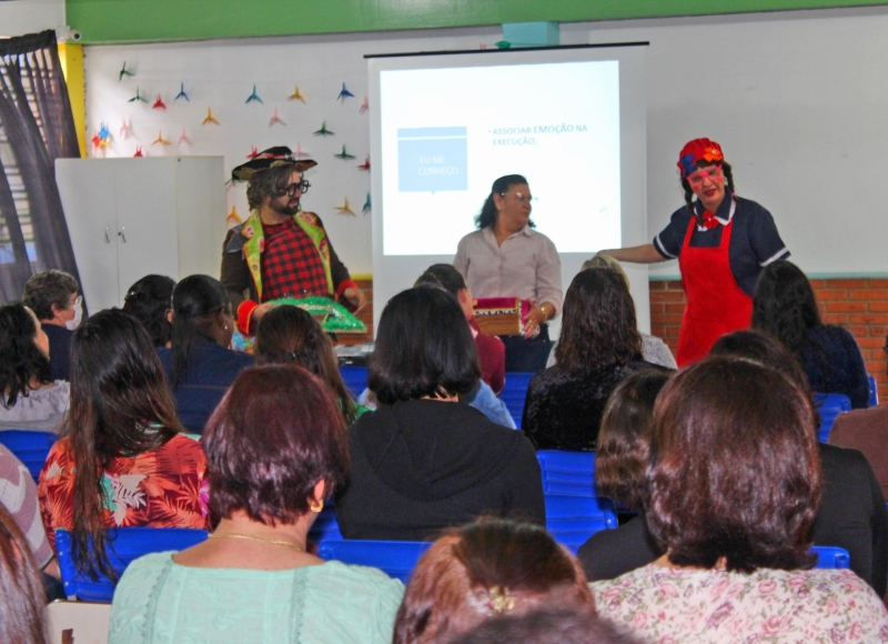 Profissionais da Rede Municipal de Educação participaram de  Capacitação, Palestra e Oficina