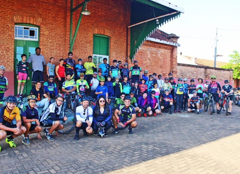 Passeio Ciclístico movimentou a manhã deste domingo em Santa Rosa