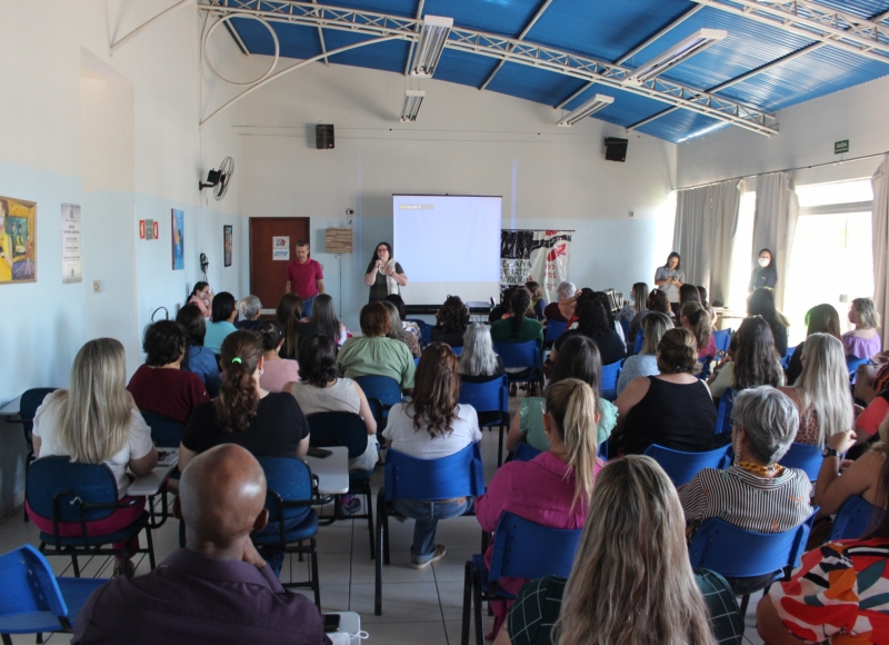 Prefeitura realiza reuniões com professores municipais para volta aulas