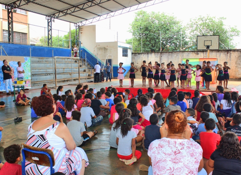 Prefeito Omar Nagib prestigia Show de Talentos  do Recriança