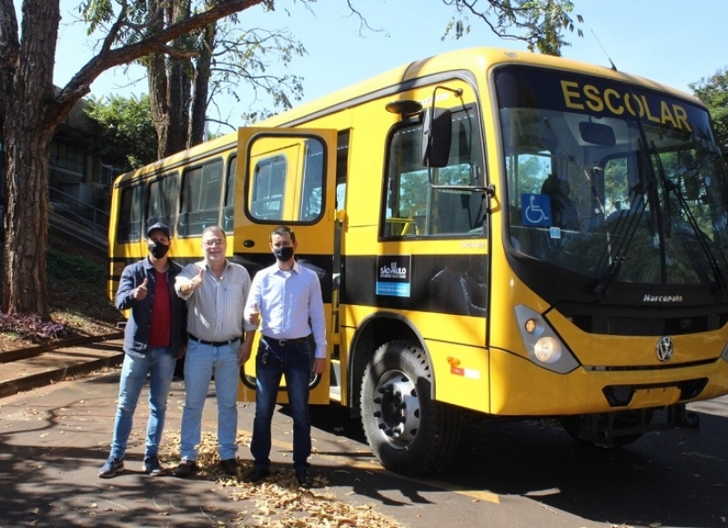 Santa Rosa de Viterbo recebe mais um ônibus escolar