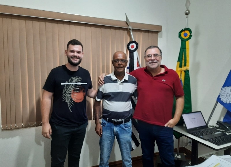 Prefeito recebe visita do cônego Pedro Carlos Cruz Santos