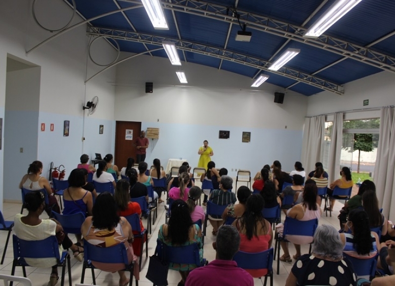 Palestra orienta professores sobre saúde mental