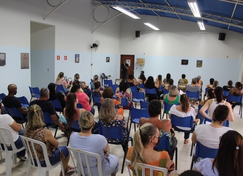 Educação promove palestra motivacional para professores da Rede Municipal de Ensino