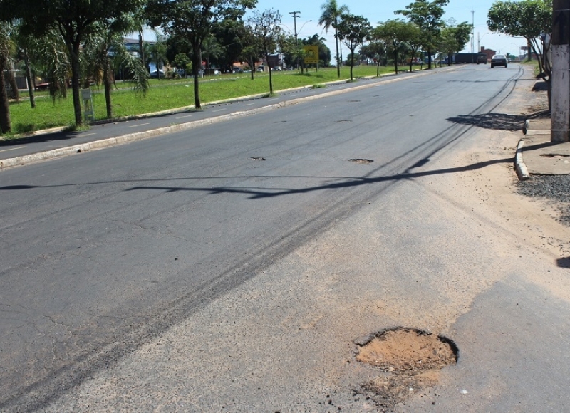 Prefeitura inicia operação tapa-buracos em ruas da cidade