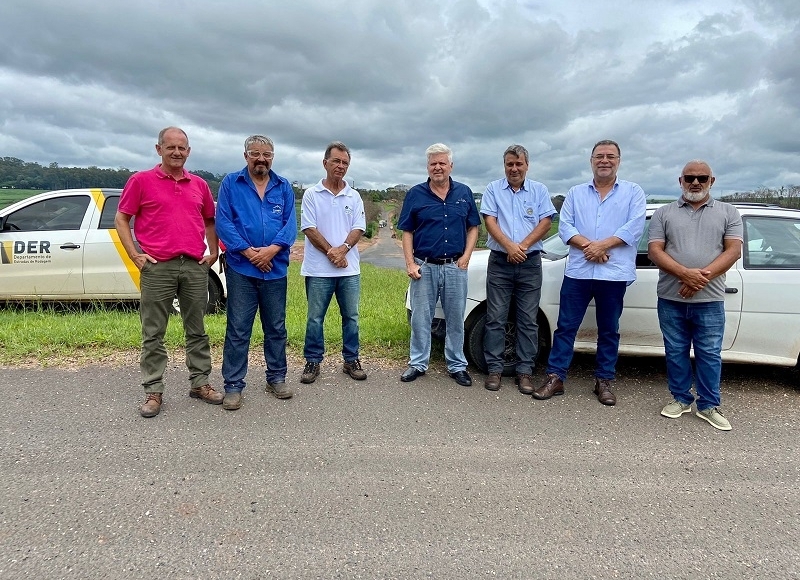 Omar cobra agilidade para início das obras na vicinal do polo industrial da Fazenda Amália