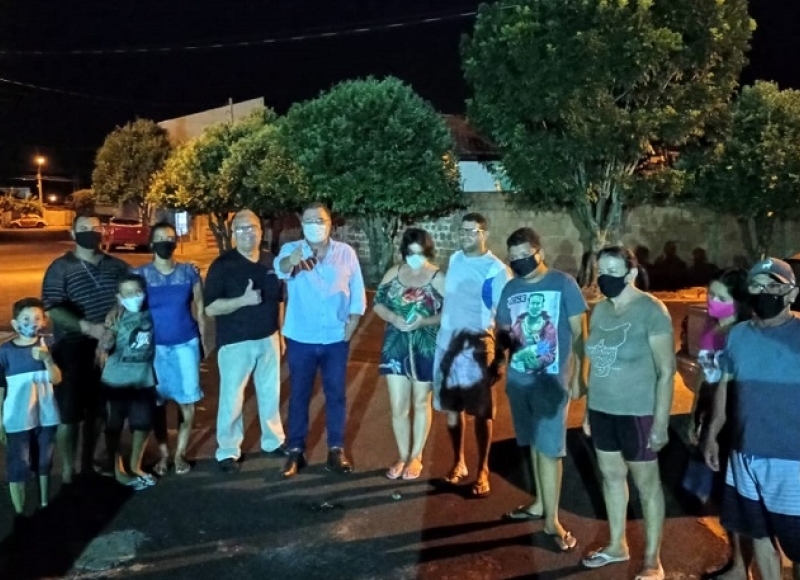 Prefeito se reúne com moradores da rua Vereador Paulo Xavier